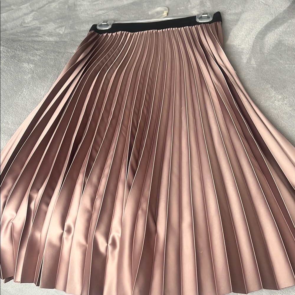 Elegant Gold A-line Midi Skirt with Pleats only worn one time
